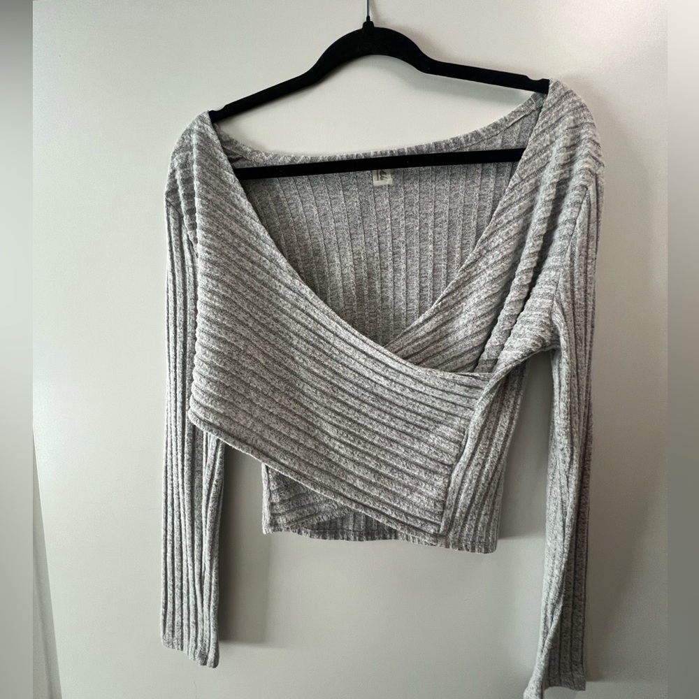 Brand New Women’s Mahina Long-Sleeved Cross-Draped Rayon Linen Gray Crop Size L